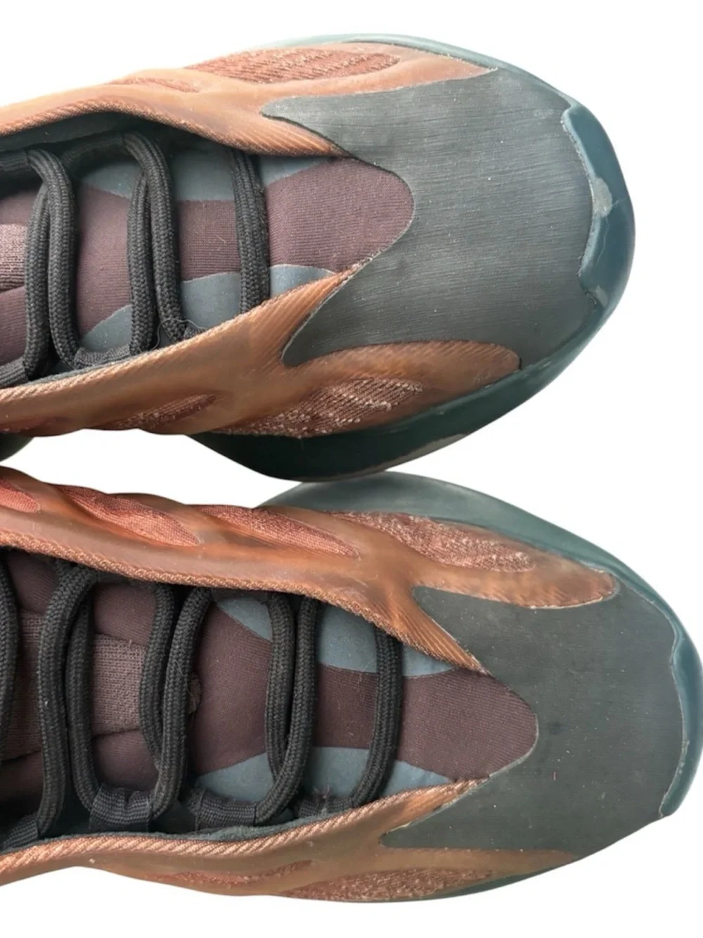 Adidas Yeezy 700 V3 Copper Fade Size 6.5 M